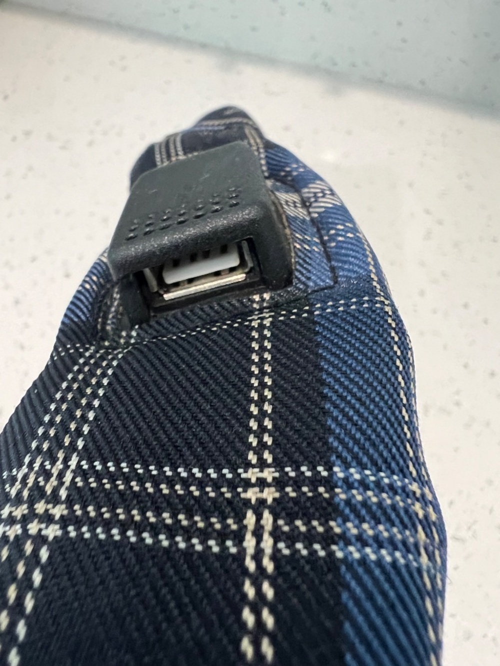 Anti Theft backpack with USB port - Picture 3 of 5